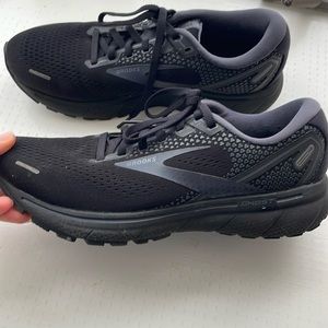 BROOKS Ghost 14. Men’s size 8.5. Like new. Perfect condition. Black